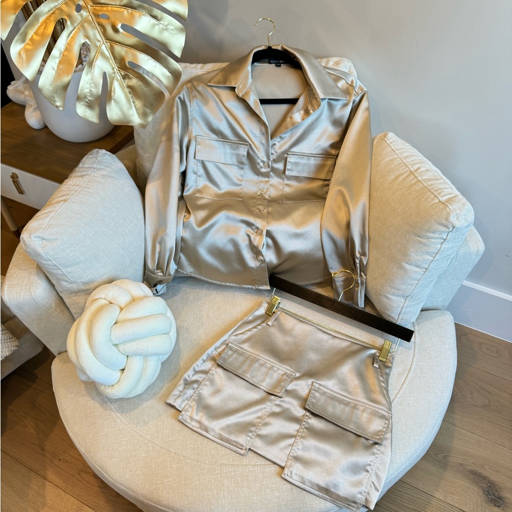 Fashion Nova Silk champagne, matching set
